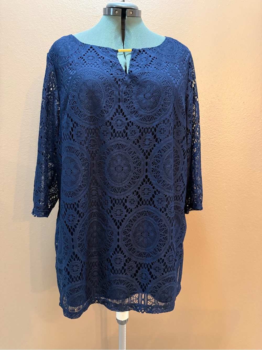 Roz & Ali Navy Blue Lace Tunic Medallion Tunic Gold Bar Size 2X